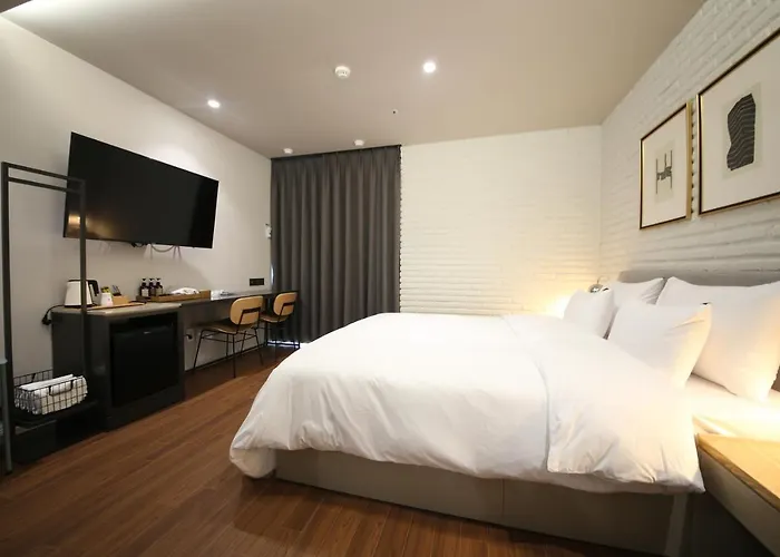 Brown Dot Sajik Stadium Motel Busan